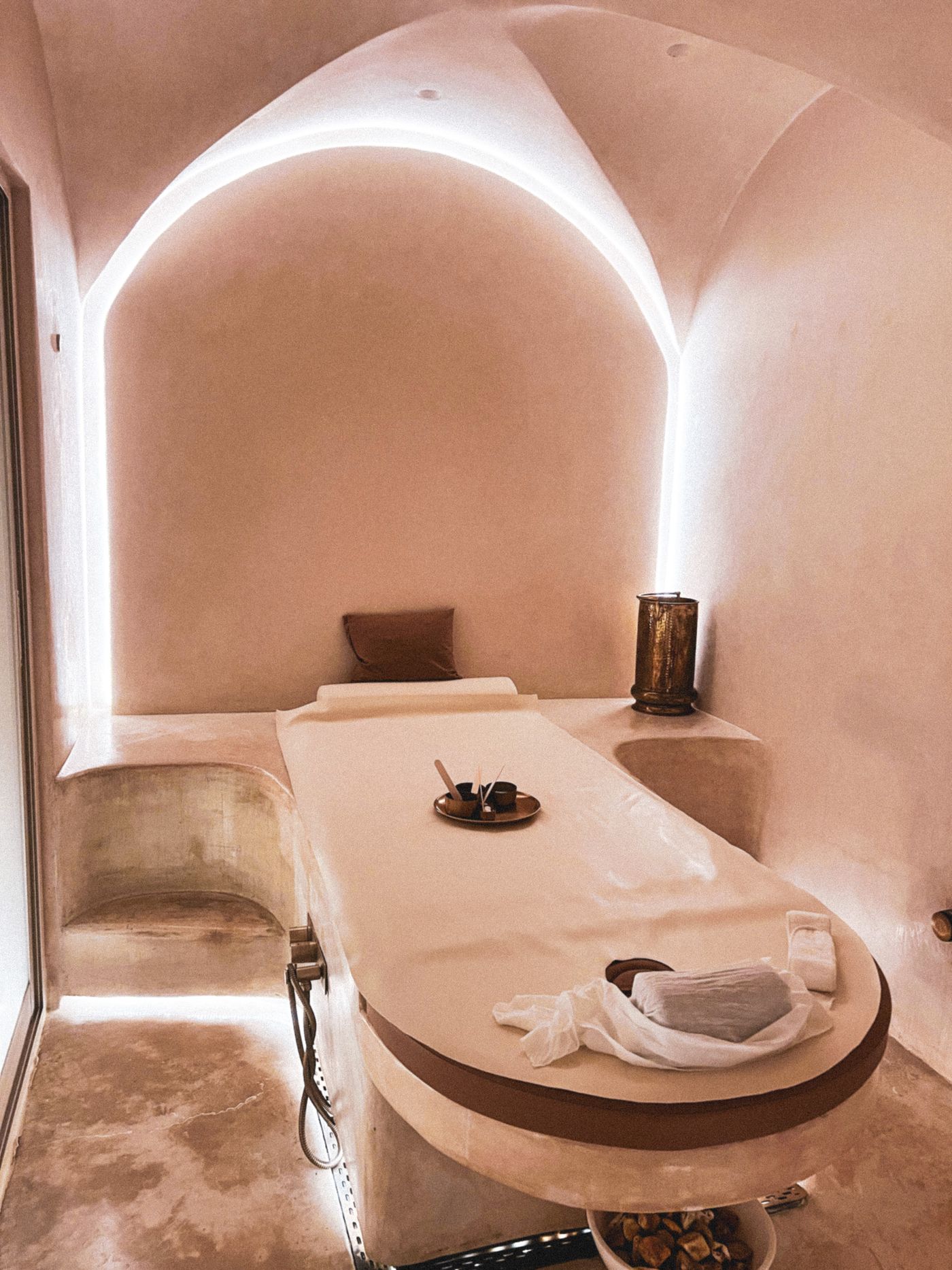 Serene and minimalist treatment space